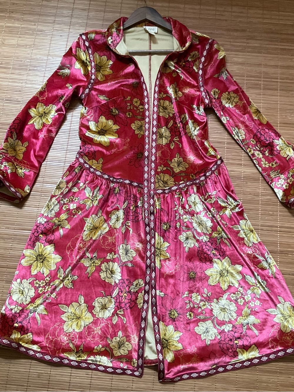 Pink Floral Velvet Duster with Yellow/golden Flower Print, size 4, Tracy Porter